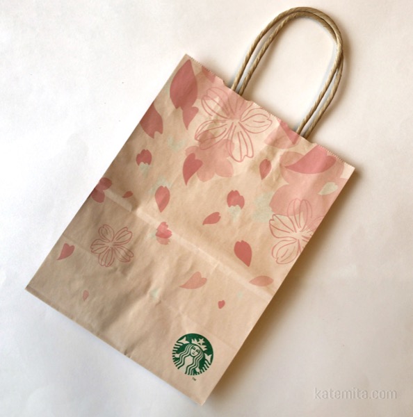 スターバックスの 桜の紙袋 18年春 が中まで模様がついて可愛い 買てみた