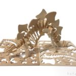 100均セリアのウッドクラフト『恐竜 ステゴサウルス』が骨格でカッコイイ！