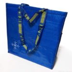 IKEAの保冷バッグ『フラクタ』が青色に結晶デザインで可愛い！