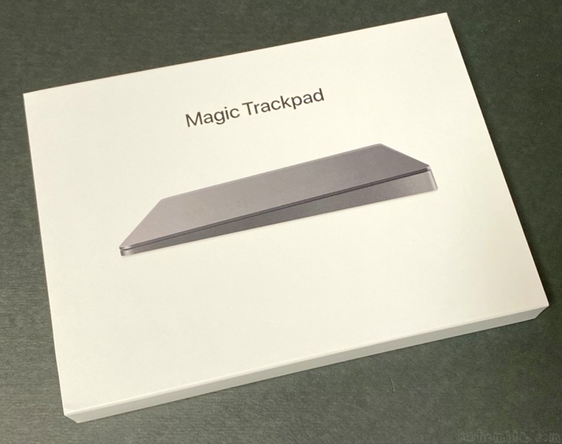 Appleの『Magic Trackpad 2(スペースグレイ)』が黒いLightningケーブル 