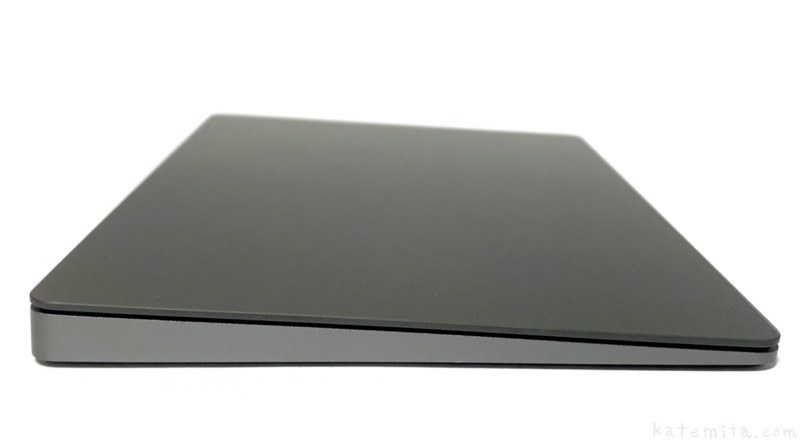 Appleの『Magic Trackpad 2(スペースグレイ)』が黒いLightningケーブル 
