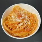 サイゼリヤの『パルマ風スパゲッティ』テイクアウトがトマトとベーコンで超おいしい！
