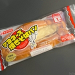 ヤマザキの『マヨネーズ焼きそばパン』のパンがまるごとソーセージ風でおいしい！