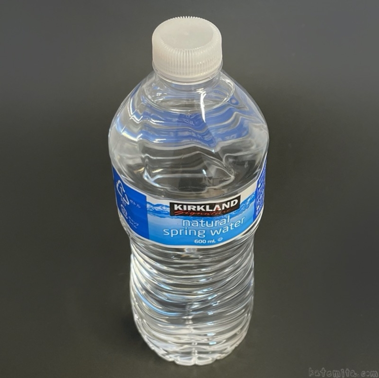 コストコの『KIRKLAND SIGNATUREナチュラルスプリングウォーター600ml×30本』がお得で良い！ 買てみた