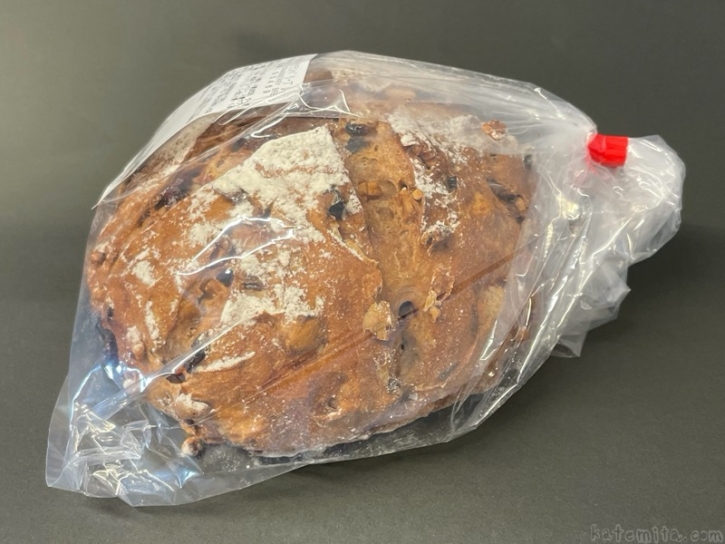 コストコの『ウォールナッツクランベリーブレッド』がクルミとクランベリーたっぷりで超おいしい！ 買てみた