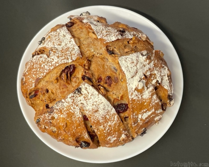 コストコの『ウォールナッツクランベリーブレッド』がクルミとクランベリーたっぷりで超おいしい！ 買てみた