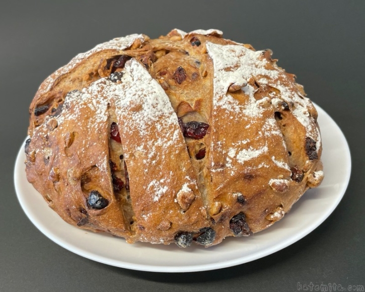 コストコの『ウォールナッツクランベリーブレッド』がクルミとクランベリーたっぷりで超おいしい！ 買てみた