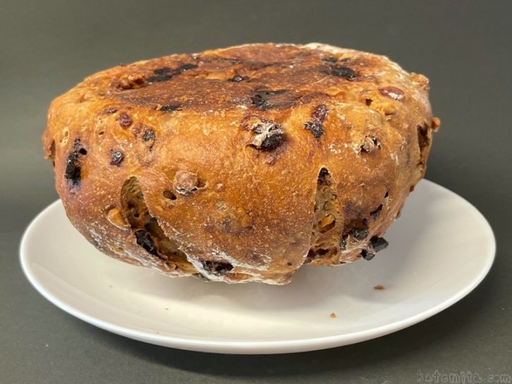 コストコの『ウォールナッツクランベリーブレッド』がクルミとクランベリーたっぷりで超おいしい！ 買てみた