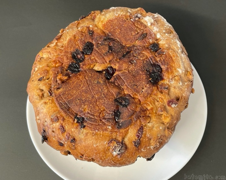 コストコの『ウォールナッツクランベリーブレッド』がクルミとクランベリーたっぷりで超おいしい！ 買てみた