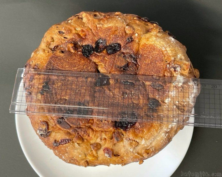 コストコの『ウォールナッツクランベリーブレッド』がクルミとクランベリーたっぷりで超おいしい！ 買てみた