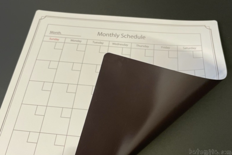 ダイソーの『マグネットシートカレンダー』が磁石で貼ってマジックで書き込める！ 買てみた