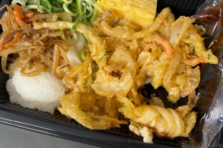 丸亀製麺の『鶏天おろしうどん弁当』が春限定の大根おろしと鶏天2個で超おいしい！ | 買てみた