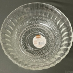 セリアの『ガラスボウル アラベスク 17.5cm』が柄付きのガラスでオシャレ