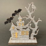 100均の『ゆらゆらハロウィン ハウス スタンド』が木のオシャレな飾りで可愛い！