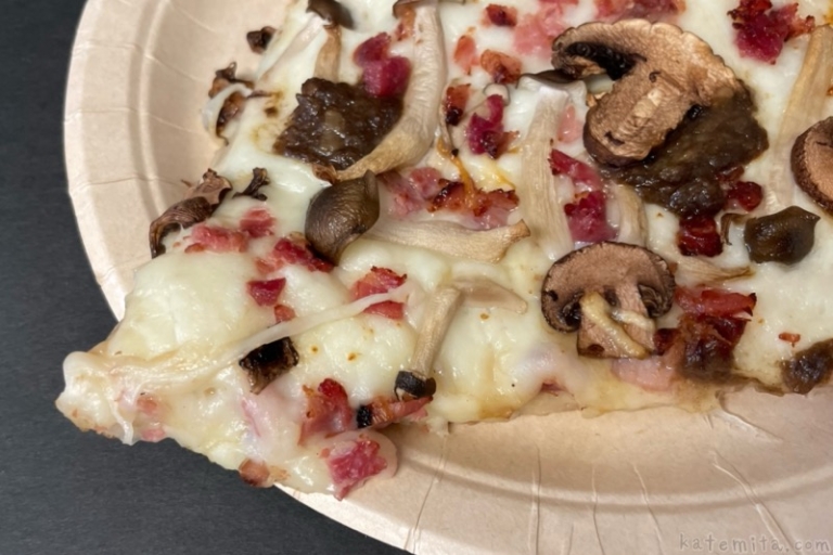 コストコの『マッシュルームピザ(マッシュルーム ポルチーニソース)』がキノコとベーコンで超おいしい！ 買てみた