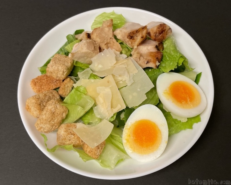 コストコの『クラッシックシーザーサラダ』がグリルチキンにクルトン、チーズなどで美味しい！ 買てみた