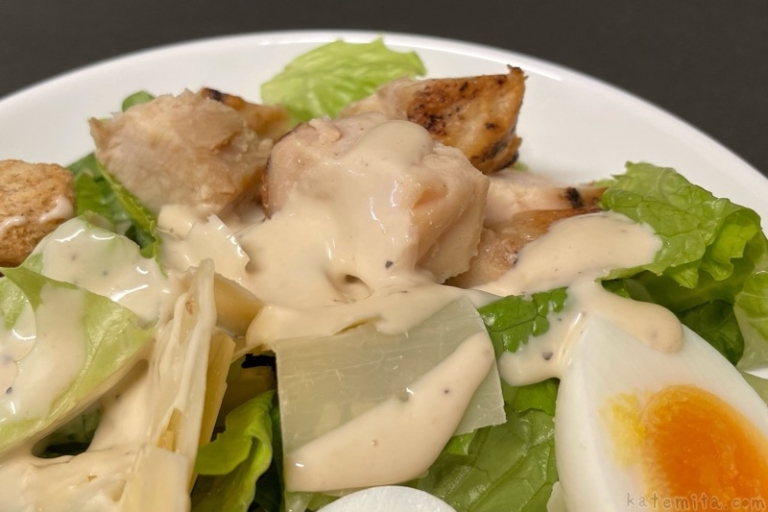 コストコの『クラッシックシーザーサラダ』がグリルチキンにクルトン、チーズなどで美味しい！ 買てみた