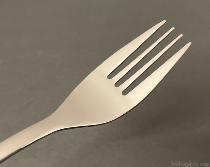 トップバリュベストプライスの『デザートフォーク』が銀色のシンプルな大きめフォーク！ 買てみた