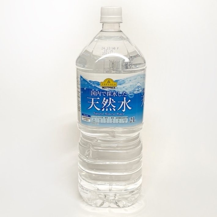 トップバリュの『国内で採水した天然水(2L)』がたっぷり入ってお得で美味しい! | 買てみた
