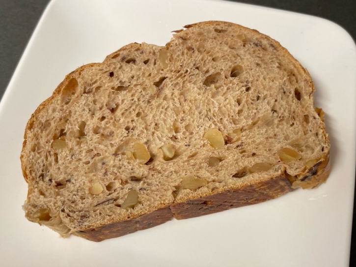 コストコの『ウォールナッツカレンツブレッド』がレーズンの甘味で美味しい！ 買てみた