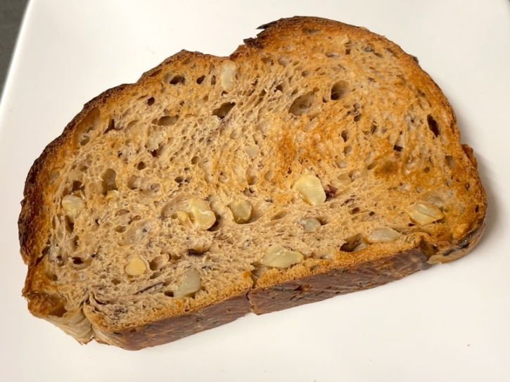 コストコの『ウォールナッツカレンツブレッド』がレーズンの甘味で美味しい！ 買てみた