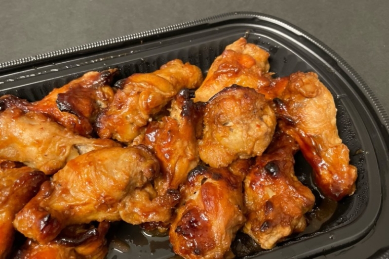コストコの『BBQチキンウィング』がバーベキューソースにスパイシーな味付けで超おいしい！ 買てみた