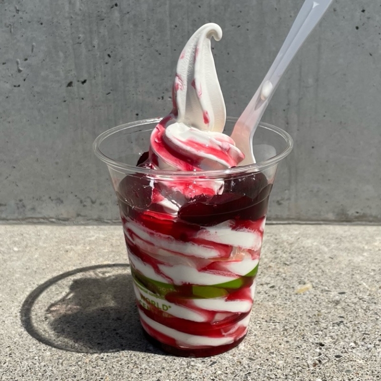 コストコの『ダークチェリーサンデー(2023)』が再登場！今年も美味しい！ 買てみた