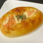 イオンビッグの『明太ポテトパン』がピリッと辛い惣菜パンで美味しい！