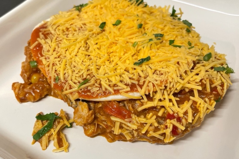 簡単なチキンと豆のエンチラーダのレシピ