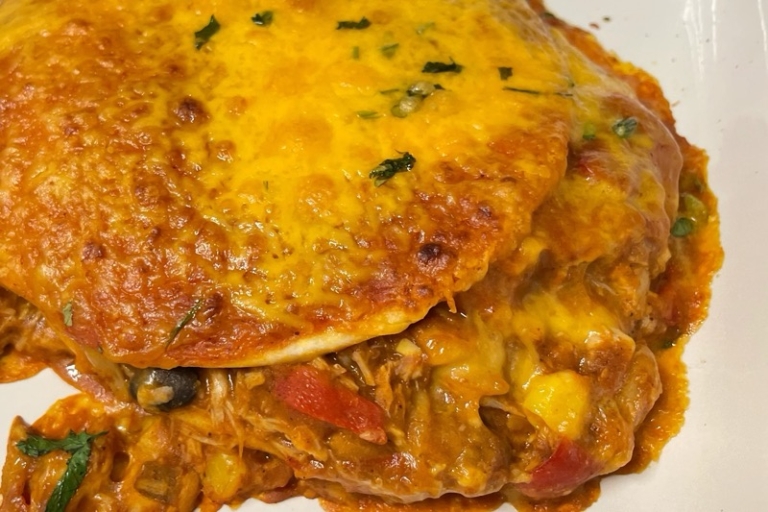 簡単なチキンと豆のエンチラーダのレシピ