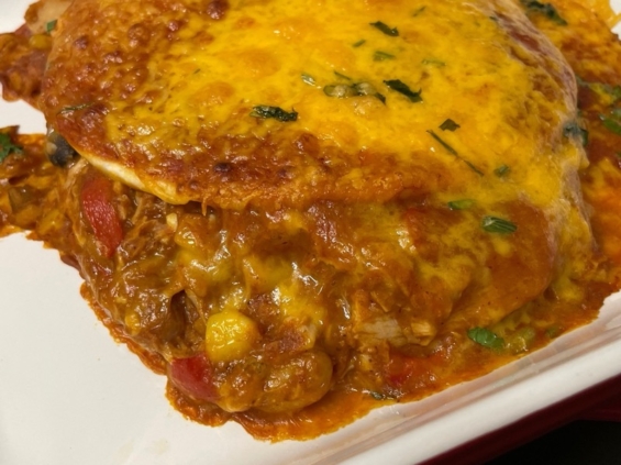 簡単なチキンと豆のエンチラーダのレシピ