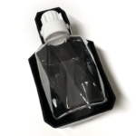 ダイソーの『ペット用携帯ボトル(約250ml)カラビナ付』が開いて水を飲ませる事ができる！