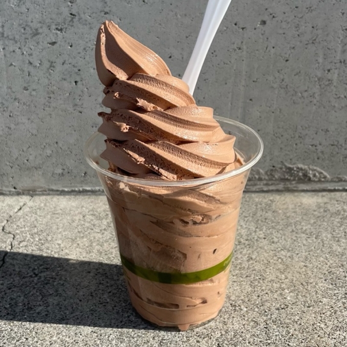 コストコの『ヘーゼルナッツチョコレートソフトクリーム(2023年12月)』が再登場でやっぱり旨い！ 買てみた