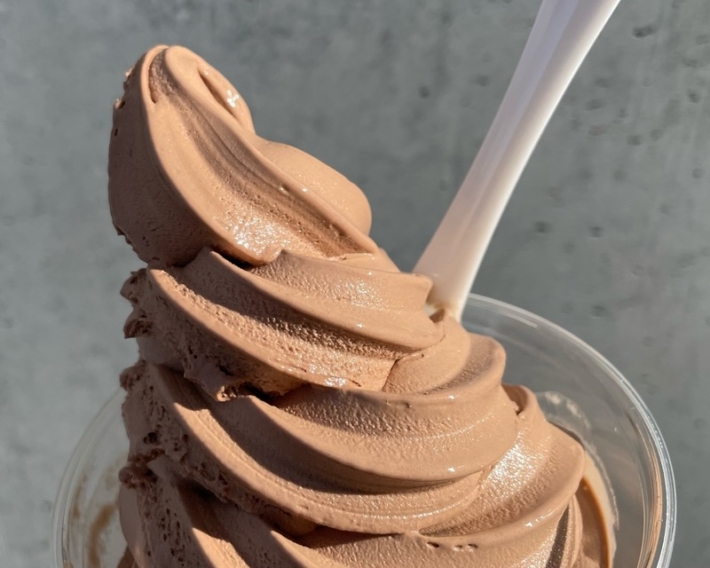 コストコの『ヘーゼルナッツチョコレートソフトクリーム(2023年12月)』が再登場でやっぱり旨い！ 買てみた