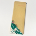 ダイソーの『クラフト封筒(テープ付,長形40号,20枚)』が定形郵便用でA4が4つ折りで入る！