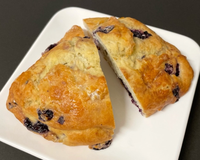 コストコの『ブルーベリー&クリームチーズスコーン』が大きなサイズで美味しい！ 買てみた
