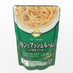 トップバリュの『クリーム仕立て チキンとマッシュルームのパスタソース』が2人前でたっぷり入ってお得。