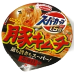 エースコックの『スーパーカップ1.5倍 豚キムチラーメン』がピリッと辛くて美味しい！