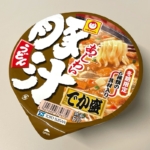 マルちゃんの『あじわい豚汁うどん でか盛』が味噌のスープに豚肉や野菜も入って美味しい！