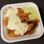 かつやの『タルタル盛り揚げ丼』が4種の揚げ物でガッツリ!