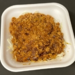 かつやの『肉あんかけロースカツ丼』がひき肉たっぷりのピリ辛あんで美味しい！